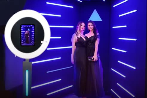 Vogue-style slow motion light booth